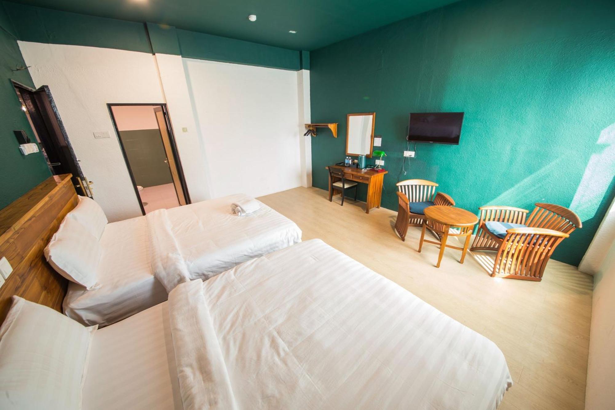 Room V Jalan Sultanah Near Bus Stop Batu Pahat Exterior foto